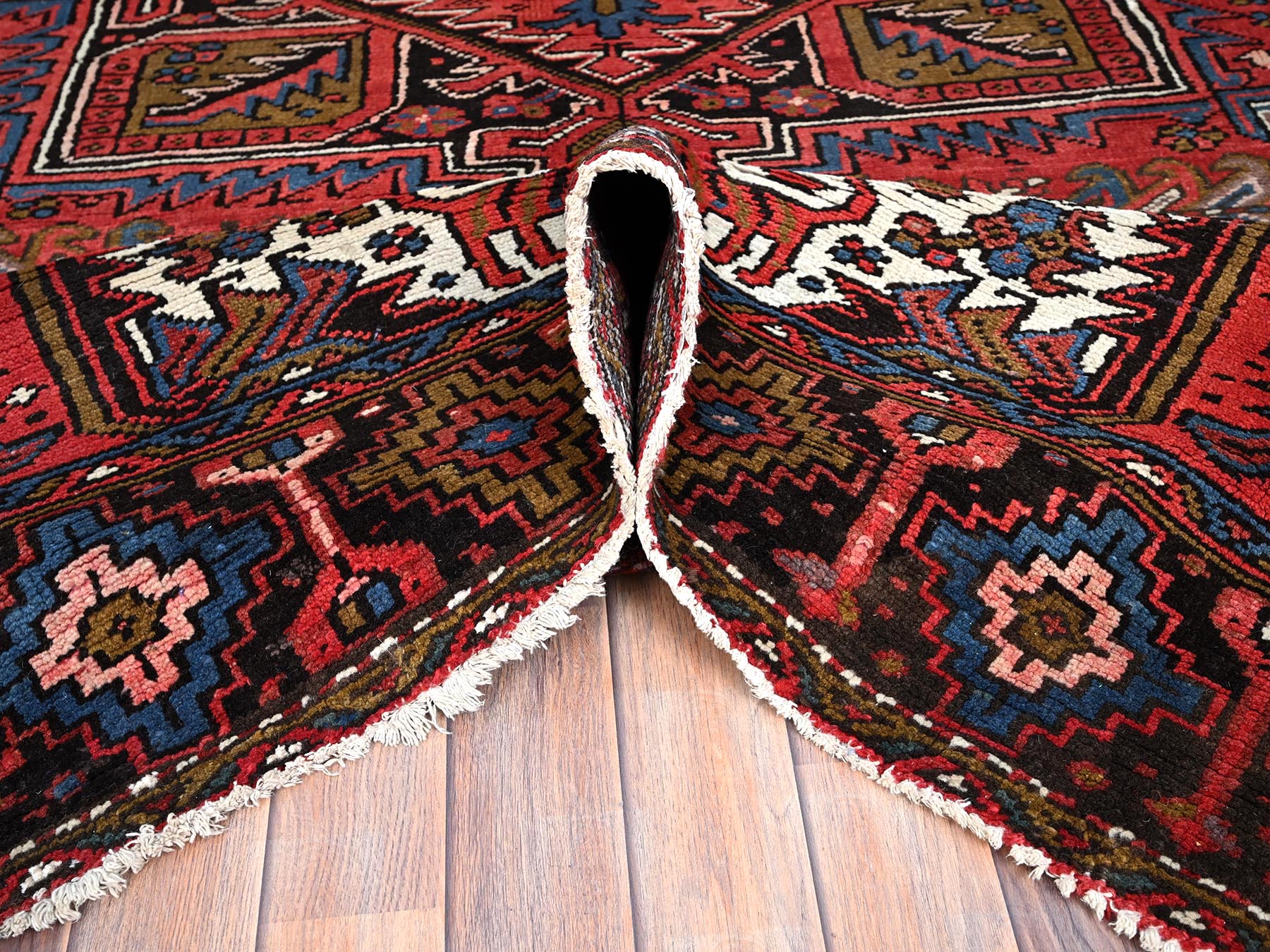 Heriz Heriz hand-knotted wool rug in Red, 7'6" x 10'7" — SKU O085888 (view 5)