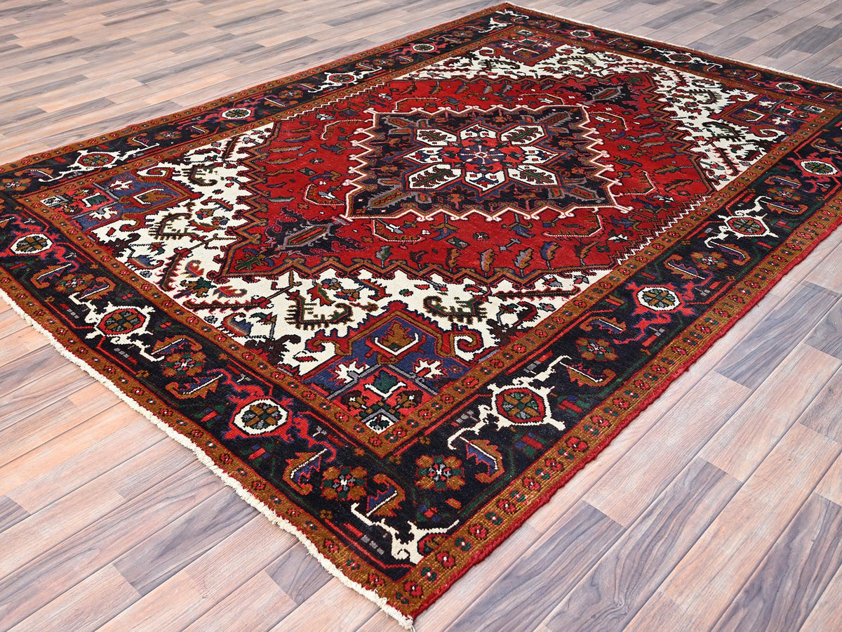 Heriz Heriz hand-knotted wool rug in Red & Blue, 6'7" x 9'2" — SKU O085919 (view 3)
