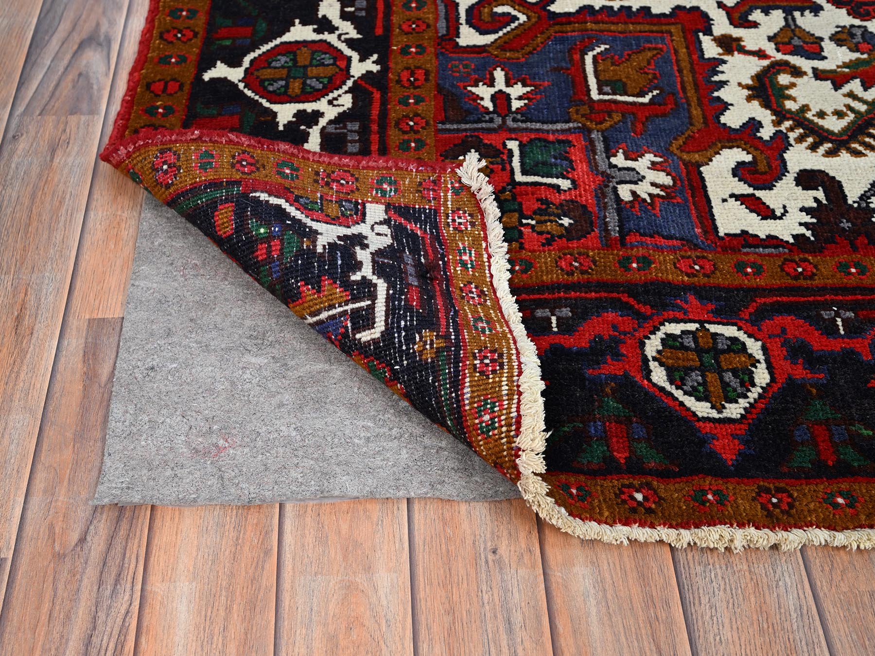 Heriz Heriz hand-knotted wool rug in Red & Blue, 6'7" x 9'2" — SKU O085919 (view 4)