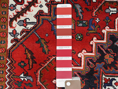 Heriz Heriz hand-knotted wool rug in Red & Blue, 6'7" x 9'2" — SKU O085919 (view 7)