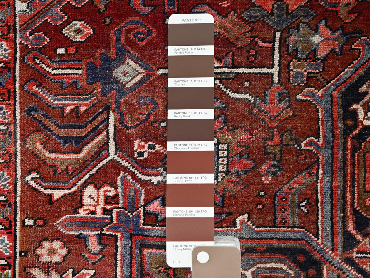 Heriz Heriz hand-knotted wool rug in Red & Black, 7'11" x 12'2" — SKU O085933 (view 7)