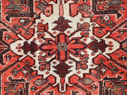 Heriz Heriz hand-knotted wool rug in Red & Black, 7'11" x 12'2" — SKU O085933 (view 8)