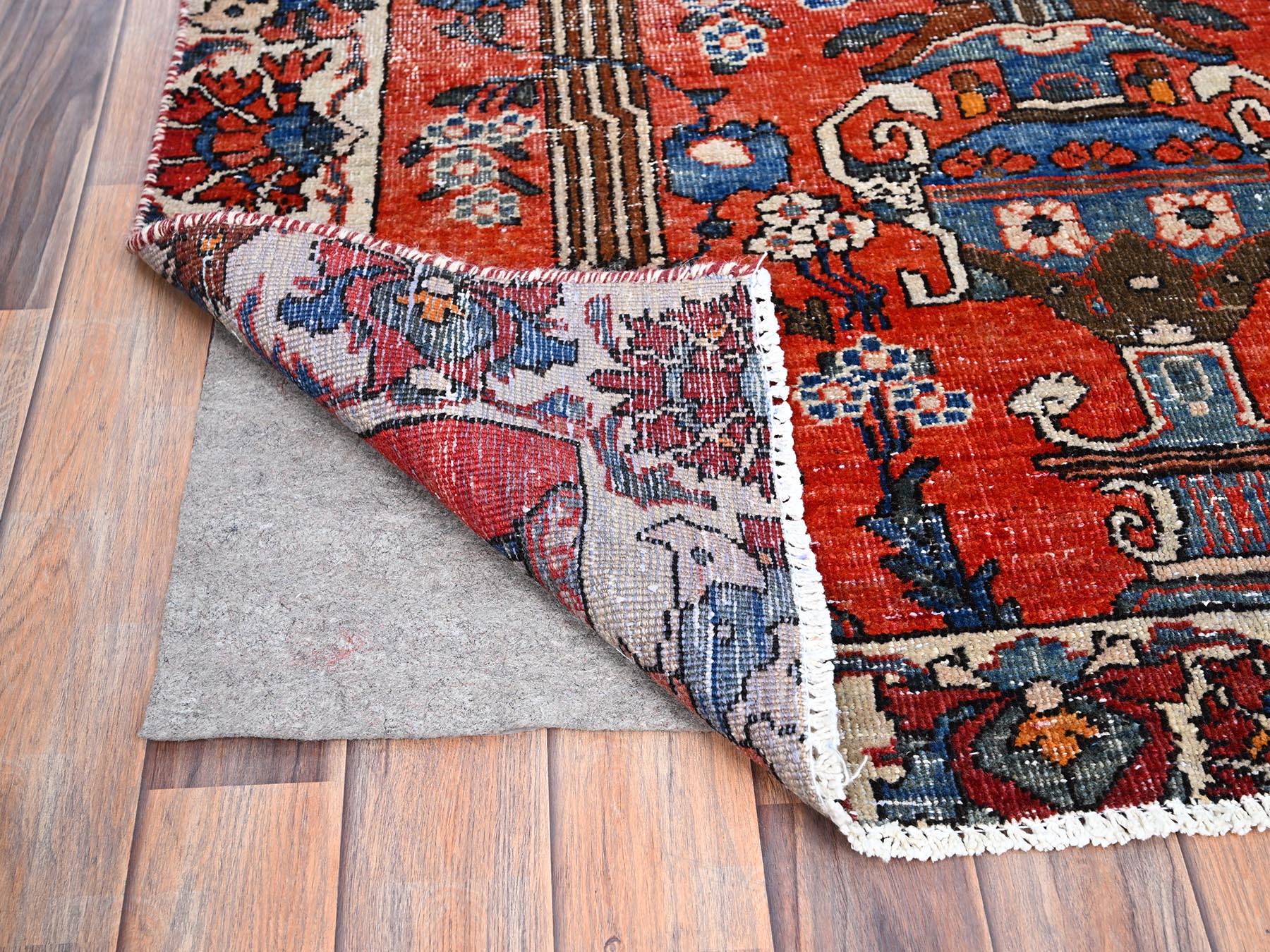 Bakhtiari Vintage hand-knotted wool rug in Red & Ivory, 3'11" x 5'10" — SKU O086054 (view 3)