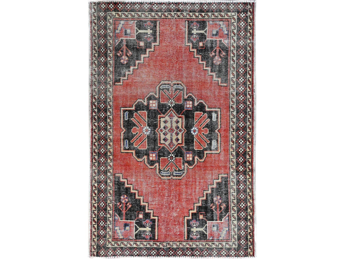 Heriz Vintage hand-knotted wool rug in Red & Ivory, 3'10" x 5'11" — SKU O086055