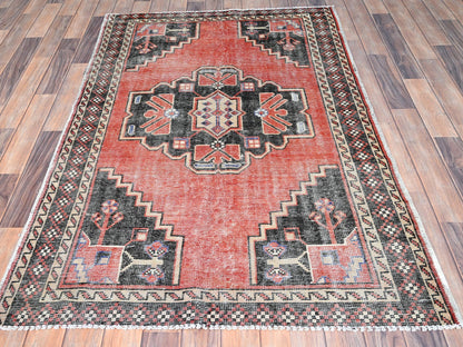 Heriz Vintage hand-knotted wool rug in Red & Ivory, 3'10" x 5'11" — SKU O086055 (view 2)