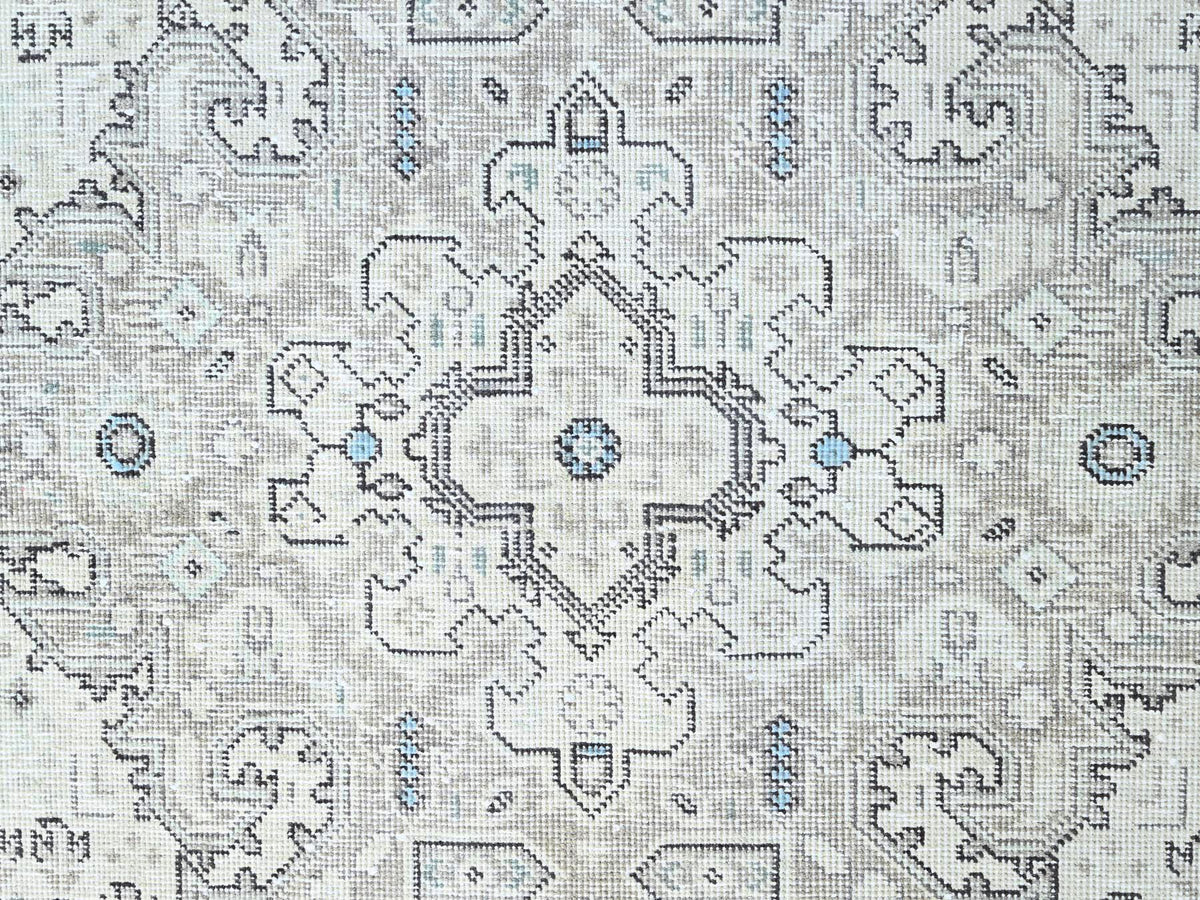 Tabriz Vintage hand-knotted wool rug in Ivory & Gray, 6'5" x 9'1" — SKU O086095 (view 8)