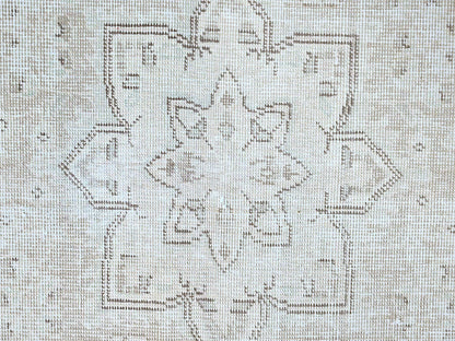 Tabriz Vintage hand-knotted wool rug in Ivory, 6'2" x 8'8" — SKU O086097 (view 8)