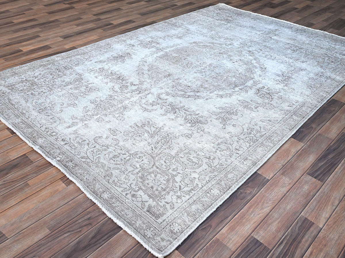 Tabriz Vintage hand-knotted wool rug in Gray, 6'3" x 9'6" — SKU O086098 (view 3)