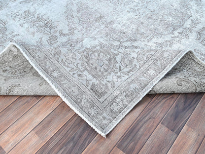 Grey 6'3" x 9'6" Vintage Hand knotted Wool Rug - Sku: O086098