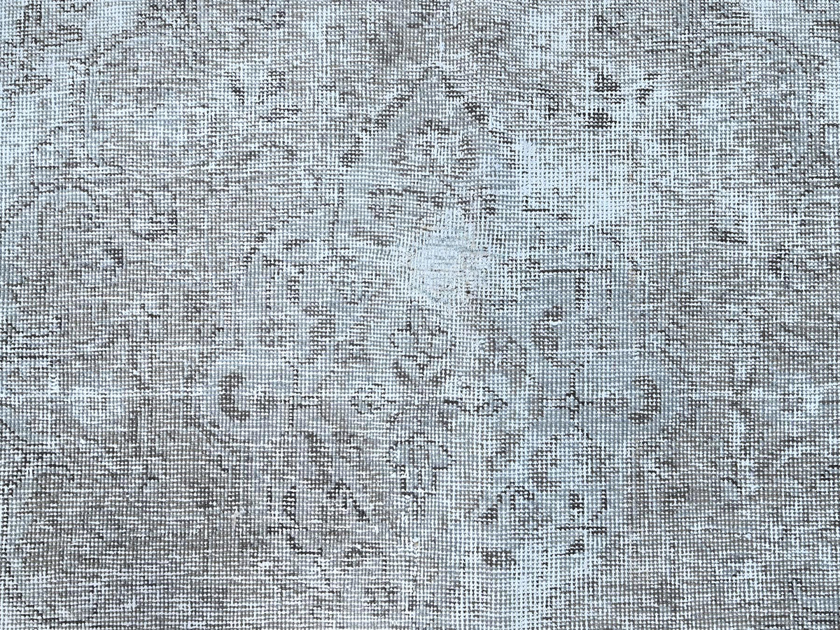 Tabriz Vintage hand-knotted wool rug in Gray, 6'3" x 9'6" — SKU O086098 (view 8)
