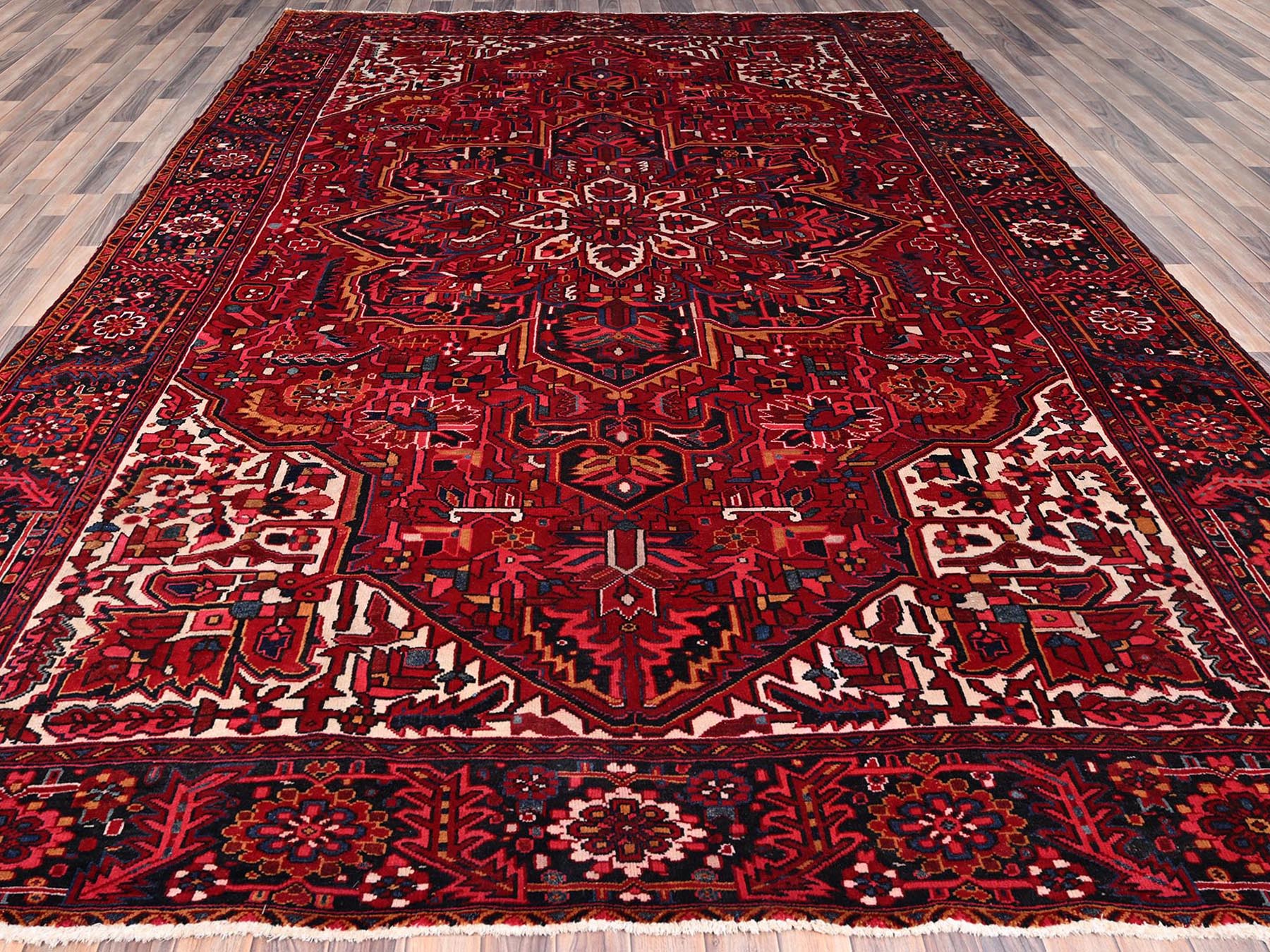 Heriz Heriz hand-knotted wool rug in Red & Black, 9'7" x 12'6" — SKU O086143 (view 2)