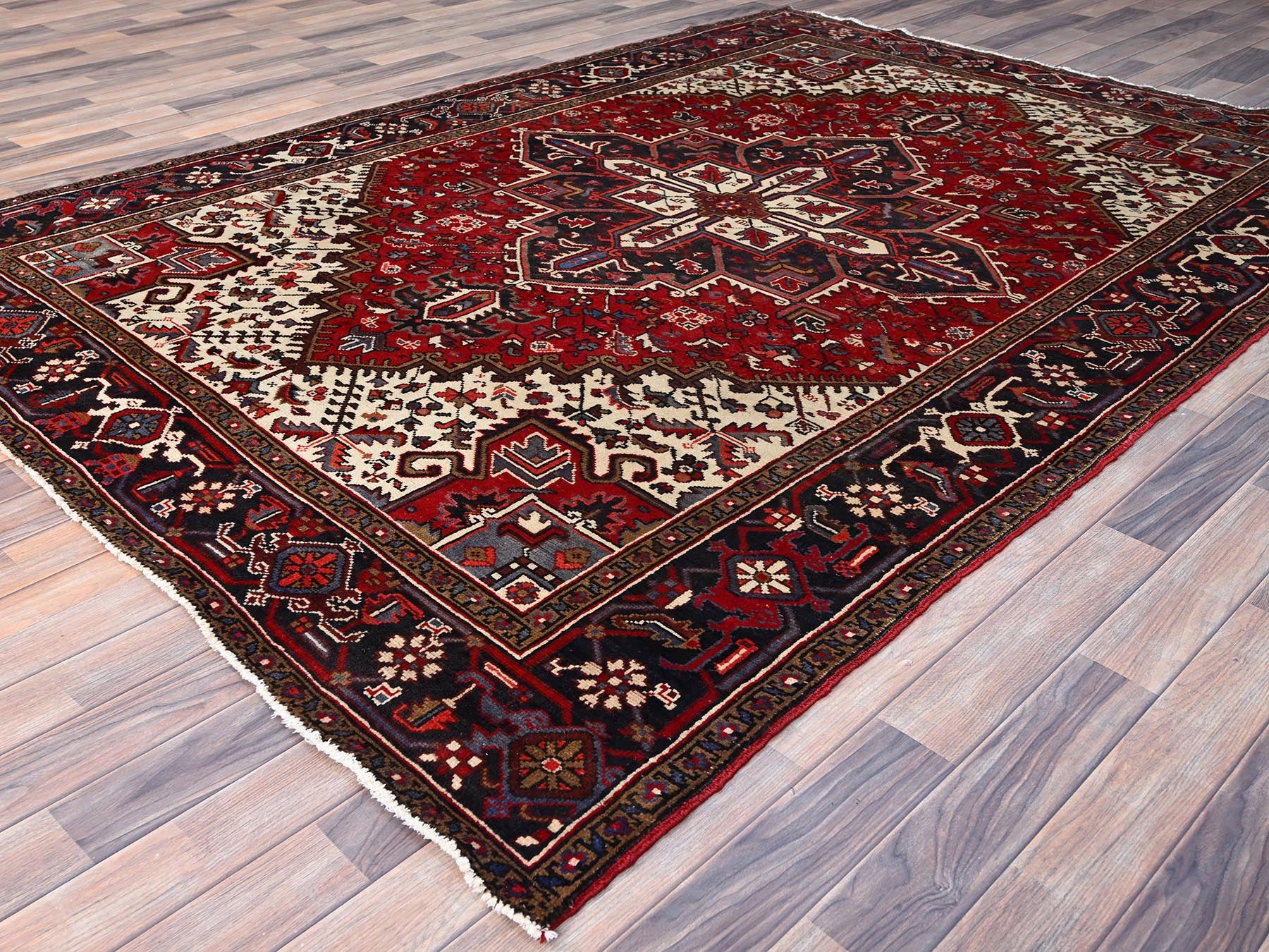 Heriz Heriz hand-knotted wool rug in Red & Black, 6'8" x 9'5" — SKU O086153 (view 3)