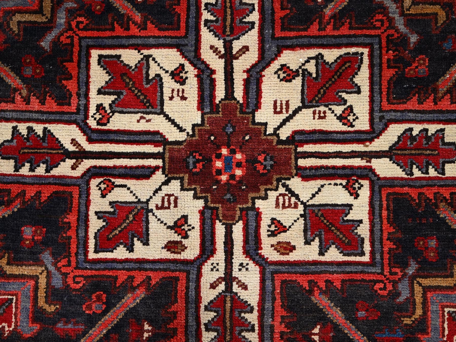 Heriz Heriz hand-knotted wool rug in Red & Black, 6'8" x 9'5" — SKU O086153 (view 8)