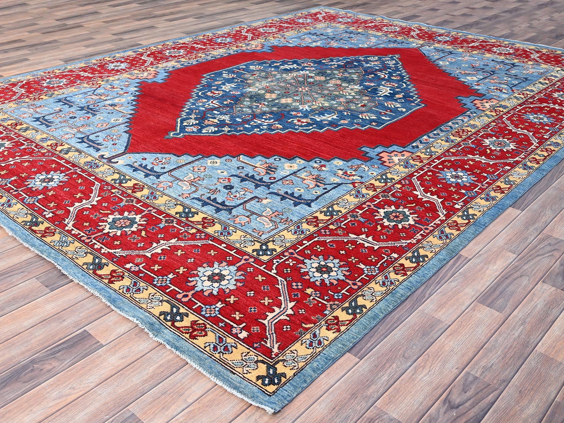 Heriz Heriz hand-knotted wool rug in Red, 8'10" x 11'11" — SKU O086157 (view 3)