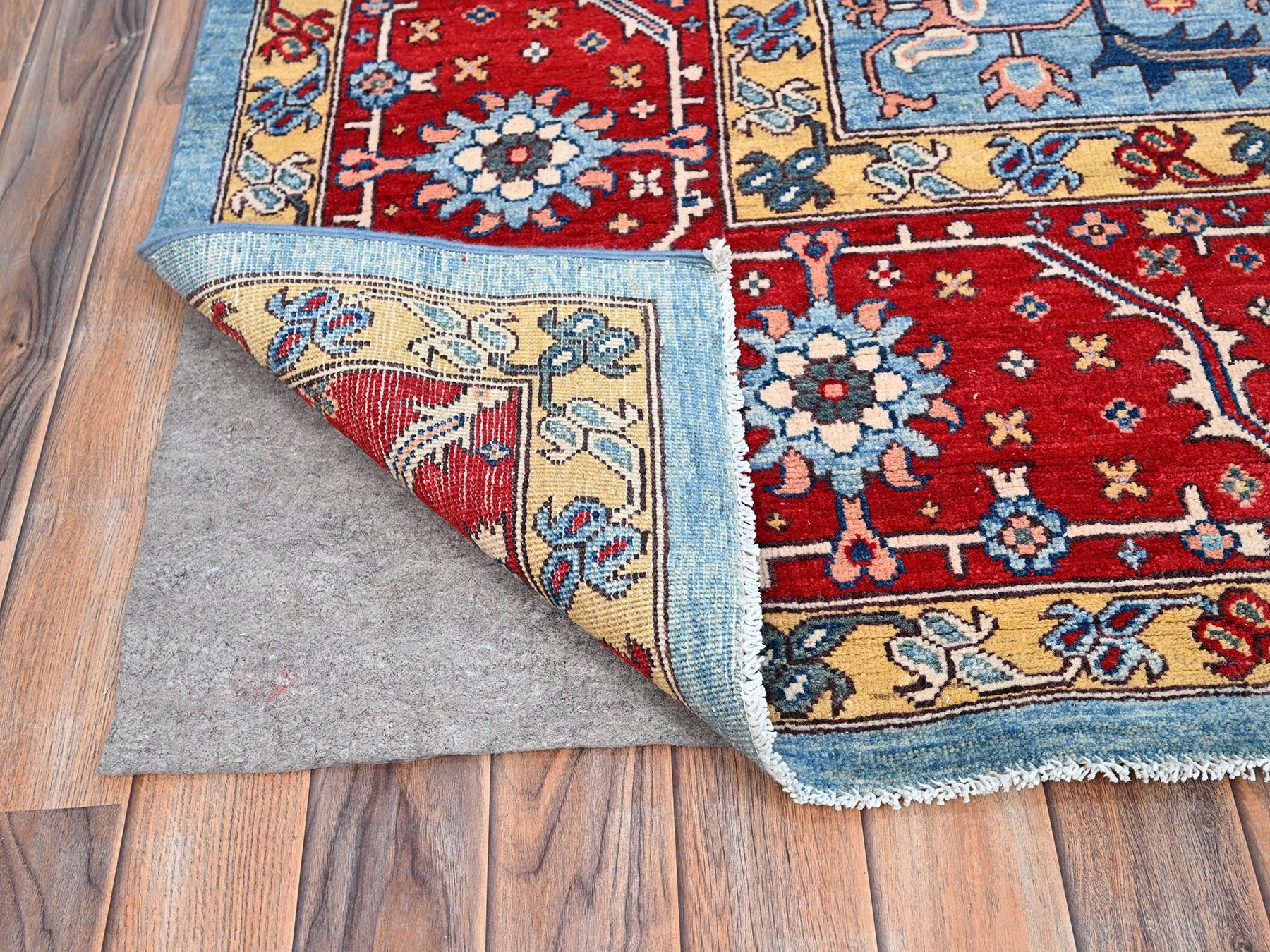 Heriz Heriz hand-knotted wool rug in Red, 8'10" x 11'11" — SKU O086157 (view 4)