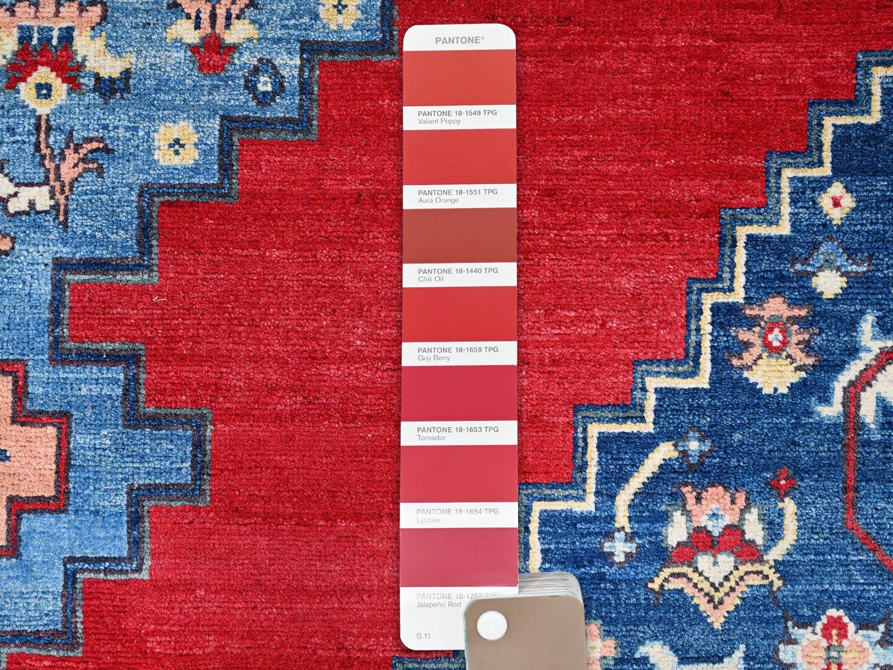 Heriz Heriz hand-knotted wool rug in Red, 8'10" x 11'11" — SKU O086157 (view 7)