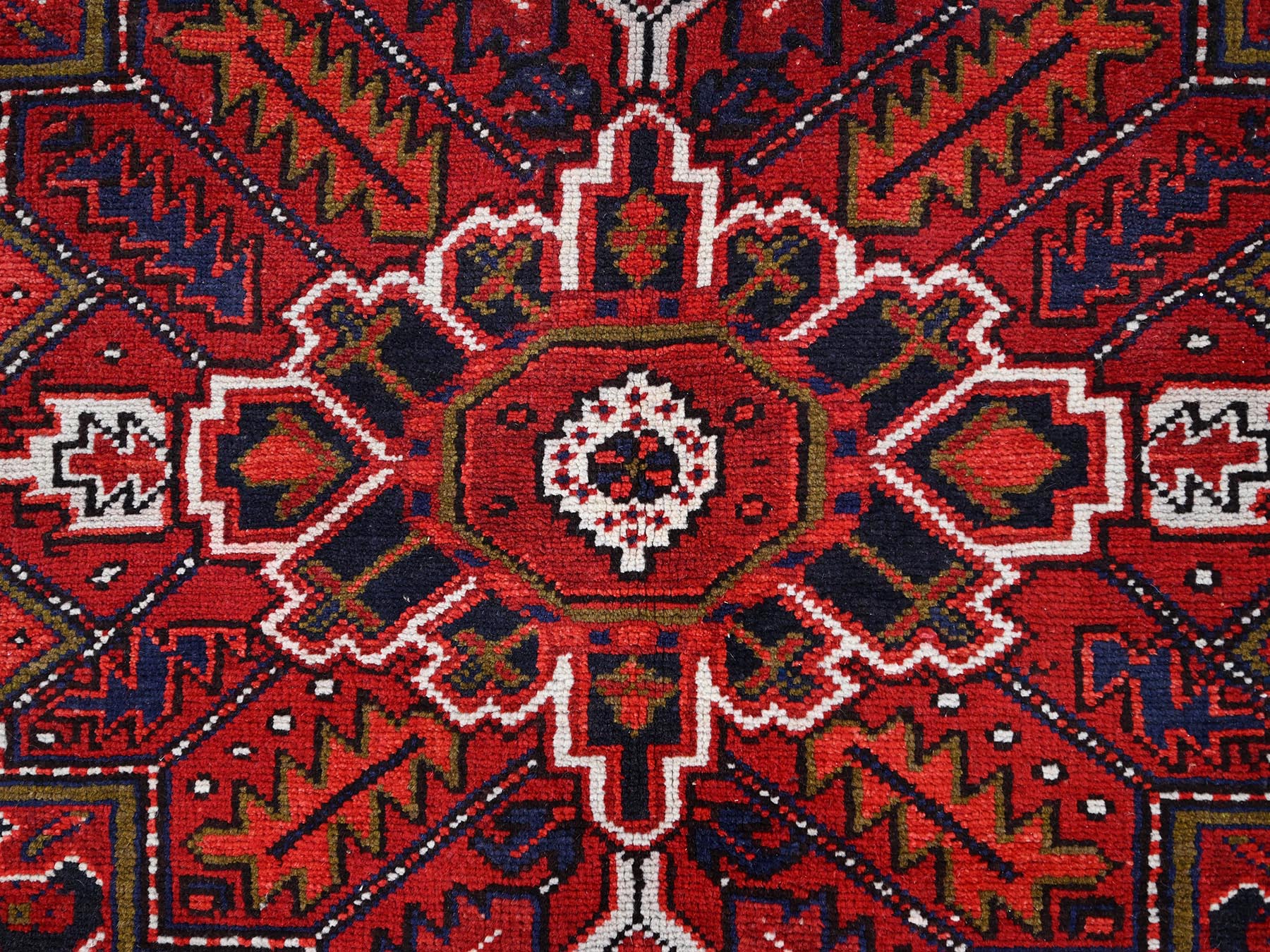Heriz Heriz hand-knotted wool rug in Red & Blue, 7'1" x 9'6" — SKU O086174 (view 8)
