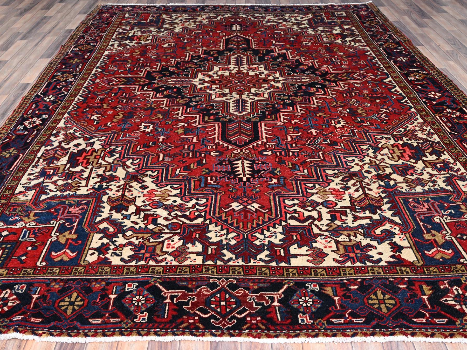 Heriz Heriz hand-knotted wool rug in Red & Blue, 8'11" x 11'3" — SKU O086177 (view 2)