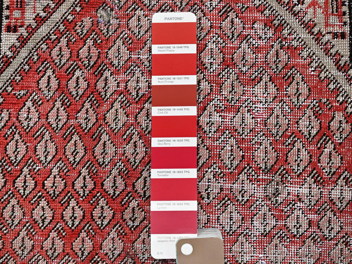 Sarouk Vintage hand-knotted wool rug in Red & Ivory, 3'10" x 6'1" — SKU O0861 (view 4)