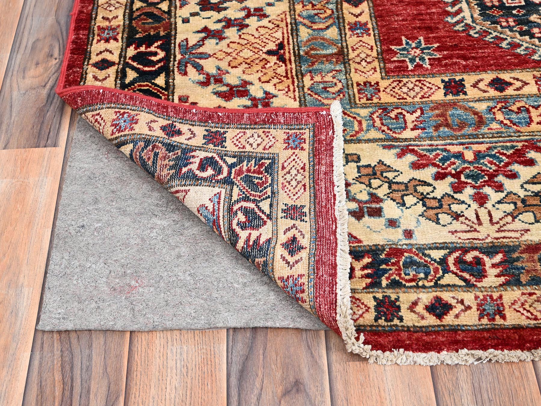 Kazak Kazak hand-knotted wool rug in Red & Ivory, 8'4" x 9'10" — SKU O086267 (view 4)