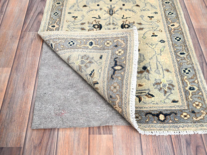 Heriz Heriz hand-knotted wool rug in Ivory & Gray, 2'1" x 3' — SKU O086381 (view 3)