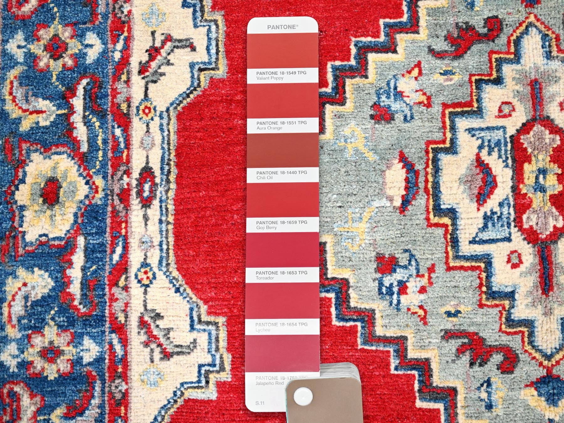 Kazak Kazak hand-knotted wool rug in Ivory & Blue, 3'10" x 5'8" — SKU O086435 (view 4)