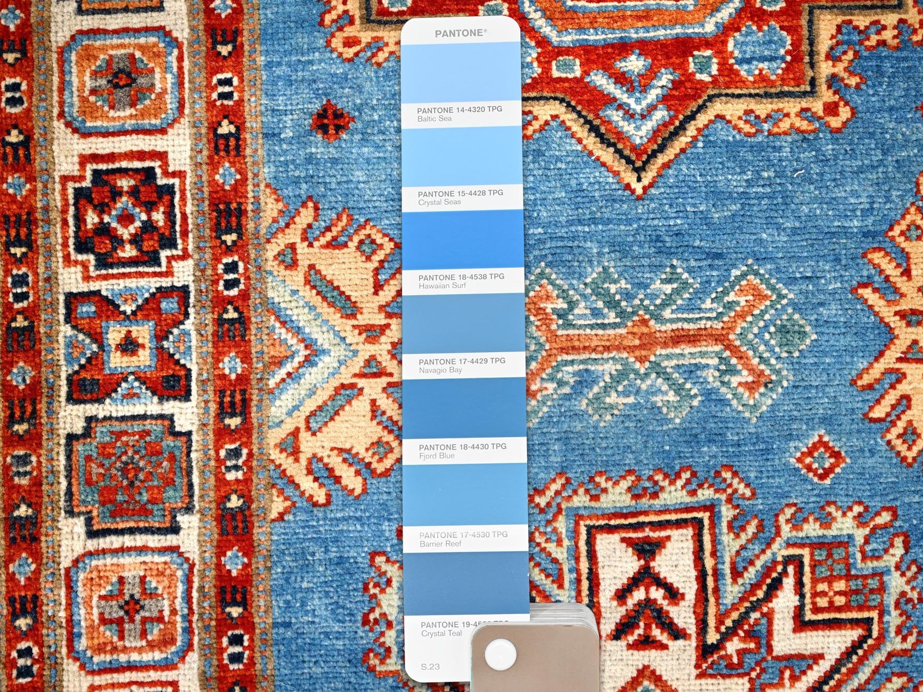 Kazak Kazak hand-knotted wool runner in Blue & Ivory, 2'10" x 9'7" — SKU O086452 (view 4)