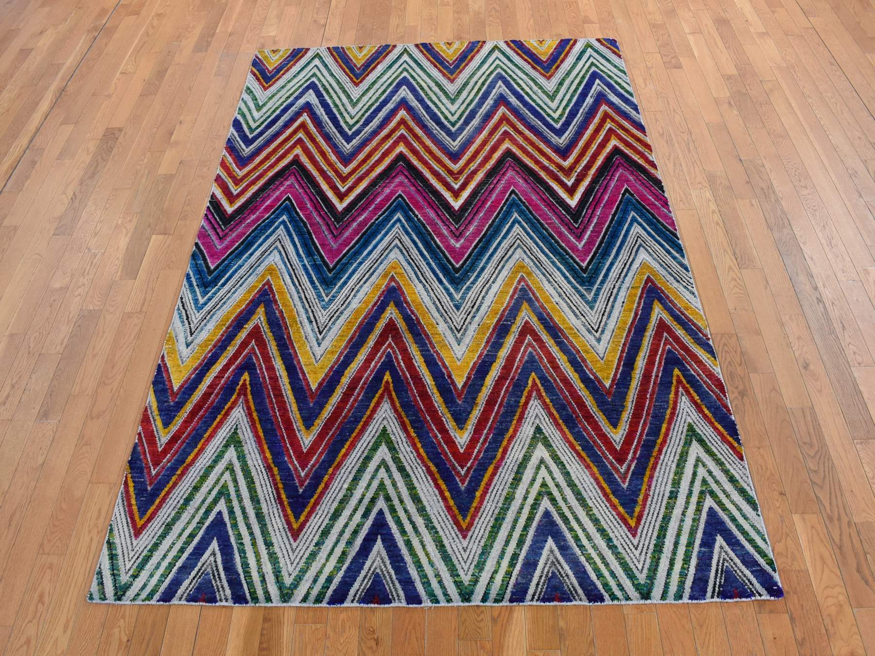 Modern / Contemporary hand-knotted wool/silk rug in Pink, 6' x 9' — SKU O087005 (view 2)