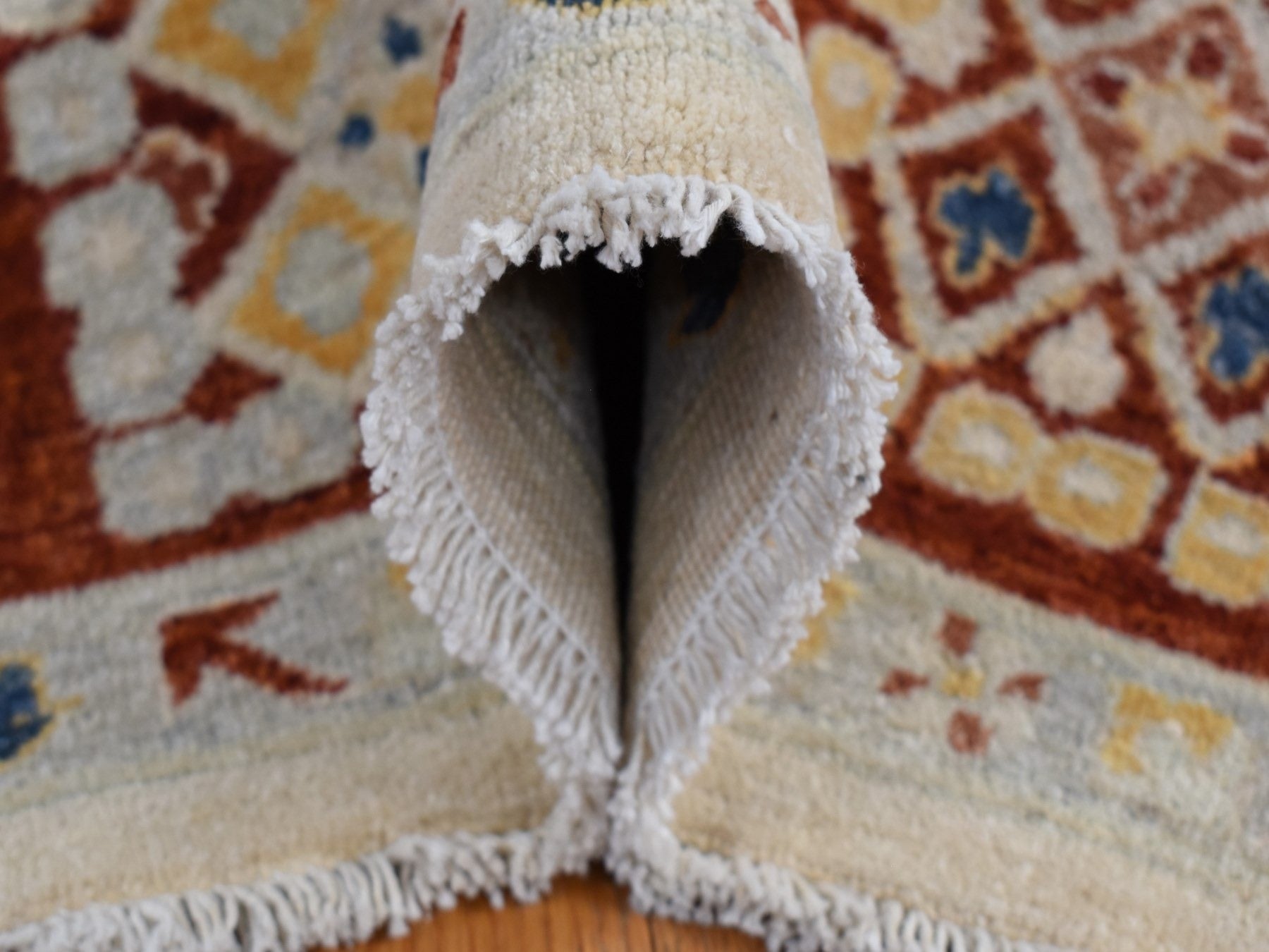 Mahal Oushak hand-knotted wool rug in Ivory & Red, 7'9" x 9'9" — SKU O087010 (view 6)