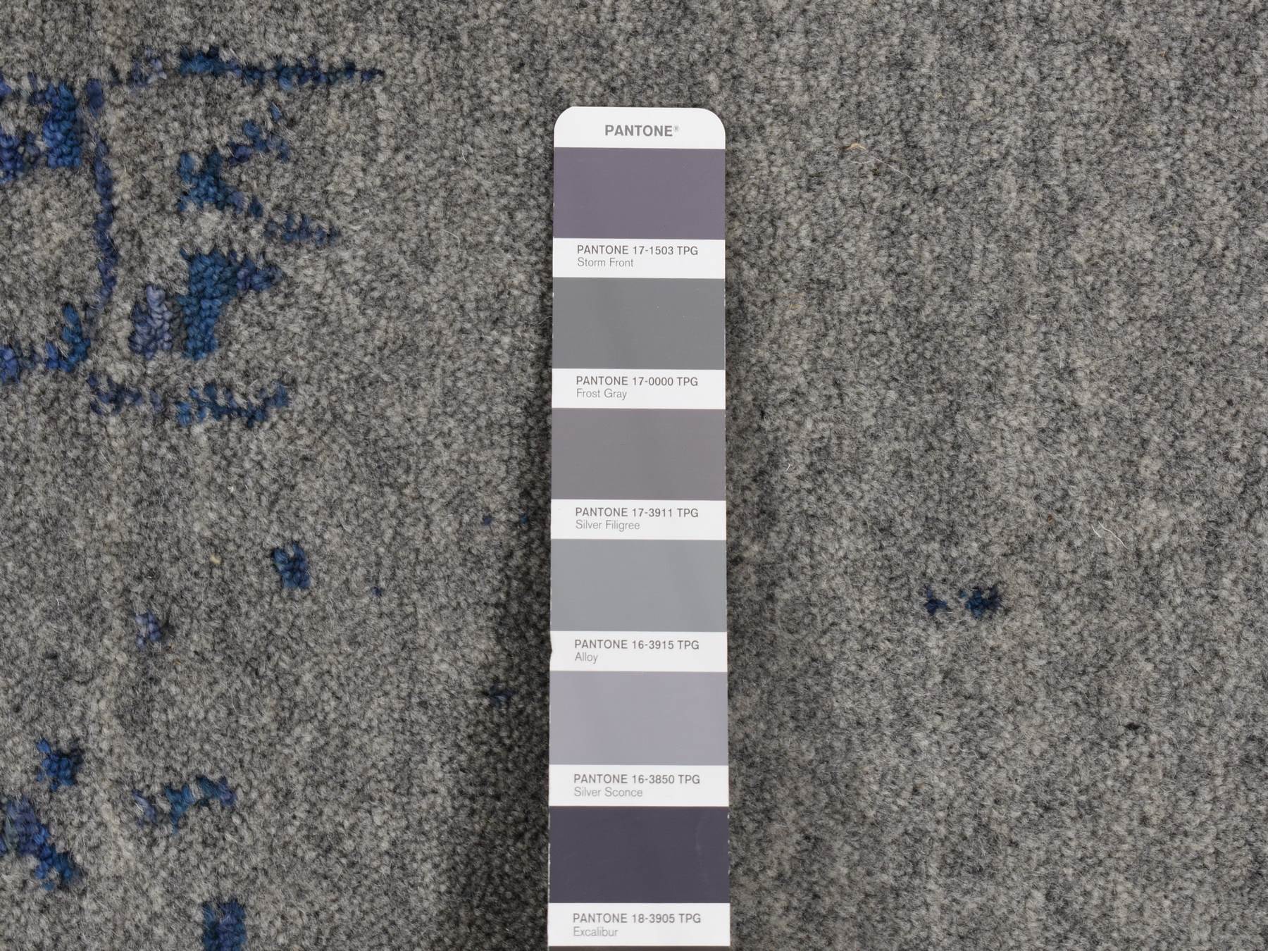 Heriz Modern / Contemporary hand-knotted wool/silk rug in Gray, 7'10" x 10' — SKU O087028 (view 7)