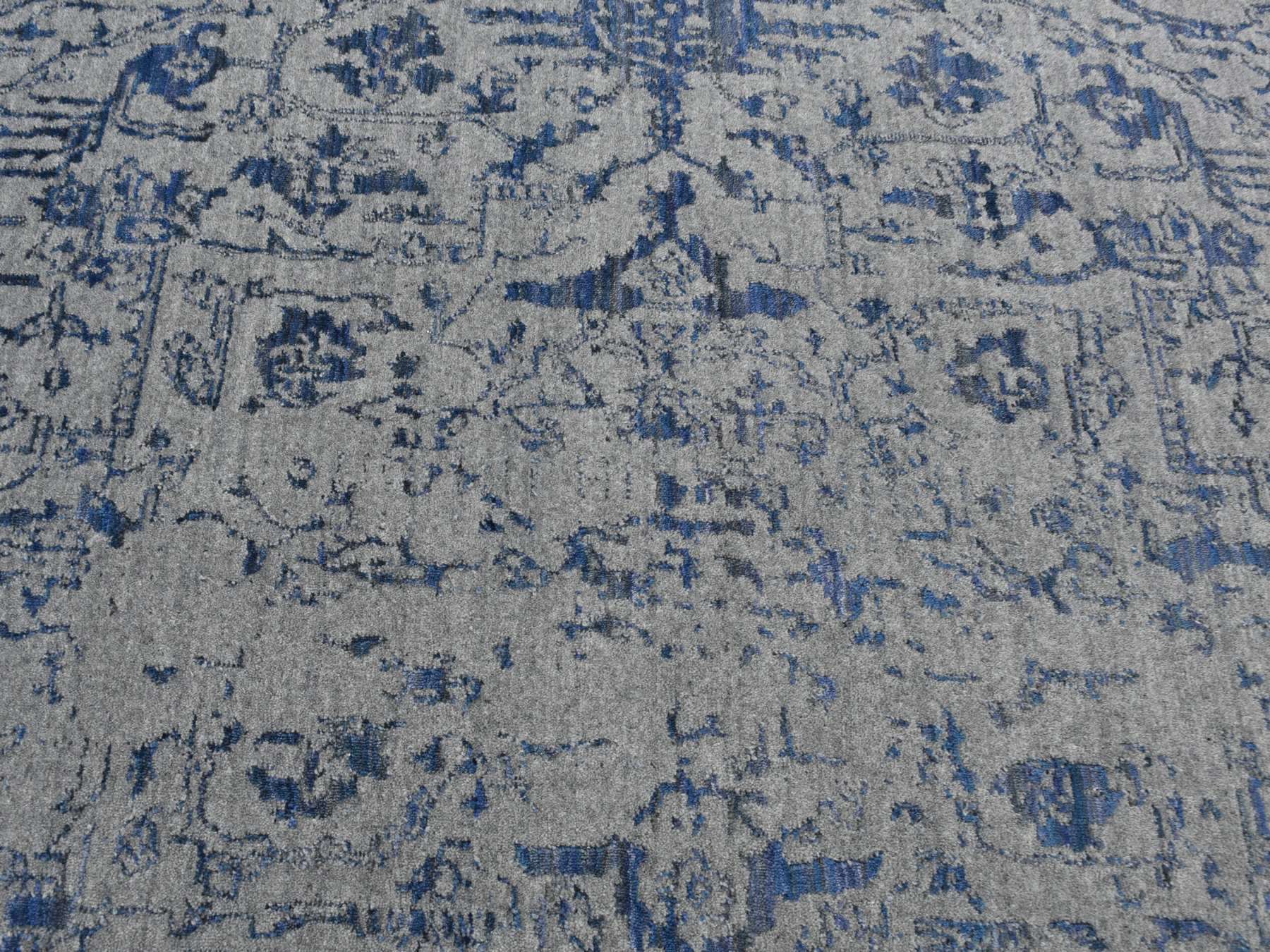 Heriz Modern / Contemporary hand-knotted wool/silk rug in Gray, 7'10" x 10' — SKU O087028 (view 8)
