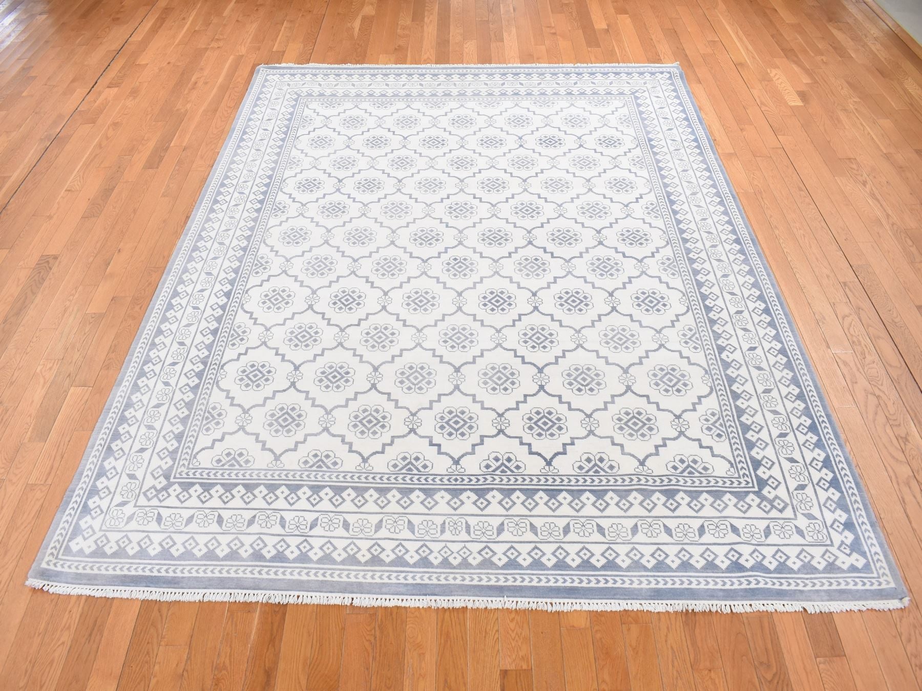 Agra Transitional hand-knotted cotton rug in Ivory, 8'1" x 10'2" — SKU O087041 (view 2)
