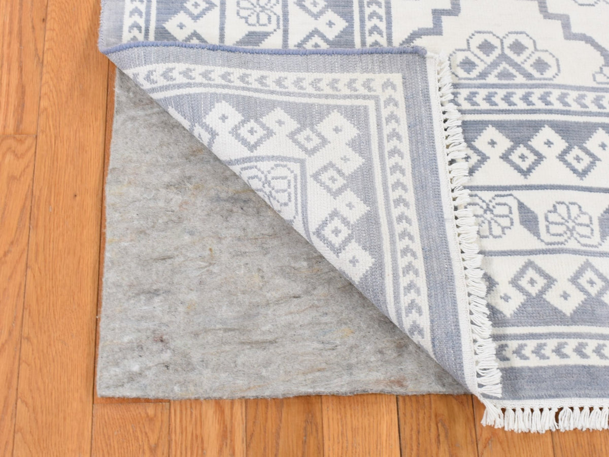 Agra Transitional hand-knotted cotton rug in Ivory, 8'1" x 10'2" — SKU O087041 (view 4)