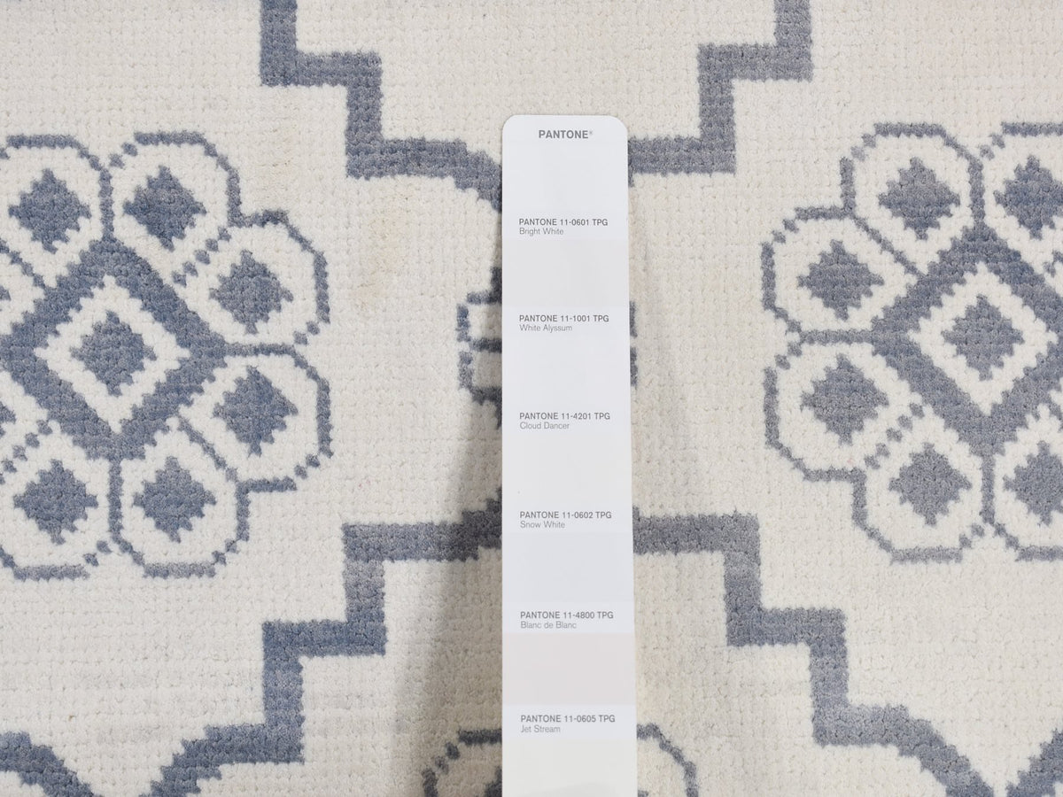 Agra Transitional hand-knotted cotton rug in Ivory, 8'1" x 10'2" — SKU O087041 (view 7)
