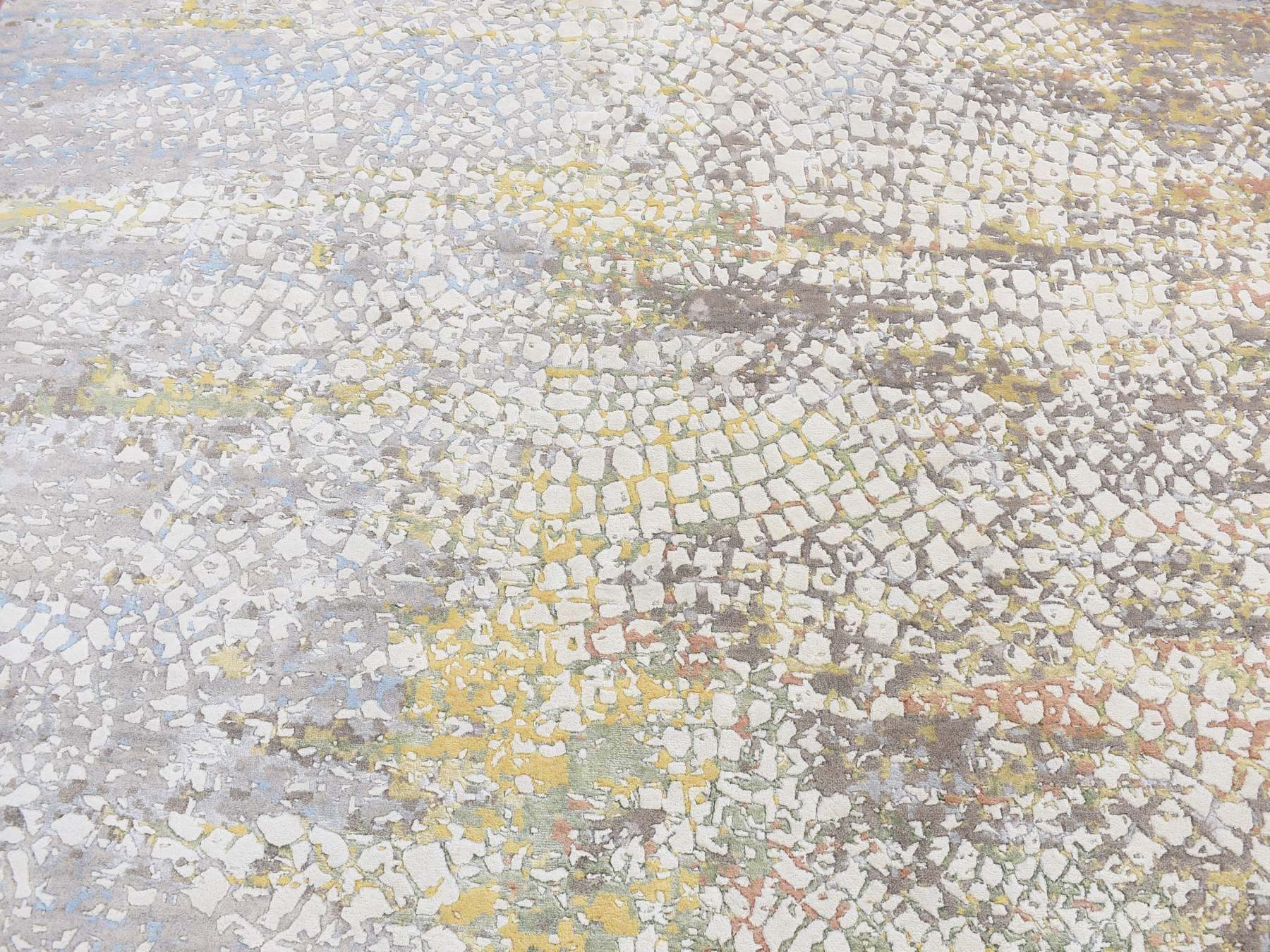 Modern / Contemporary hand-knotted wool/silk rug in Ivory, 8'1" x 10'1" — SKU O087047 (view 8)