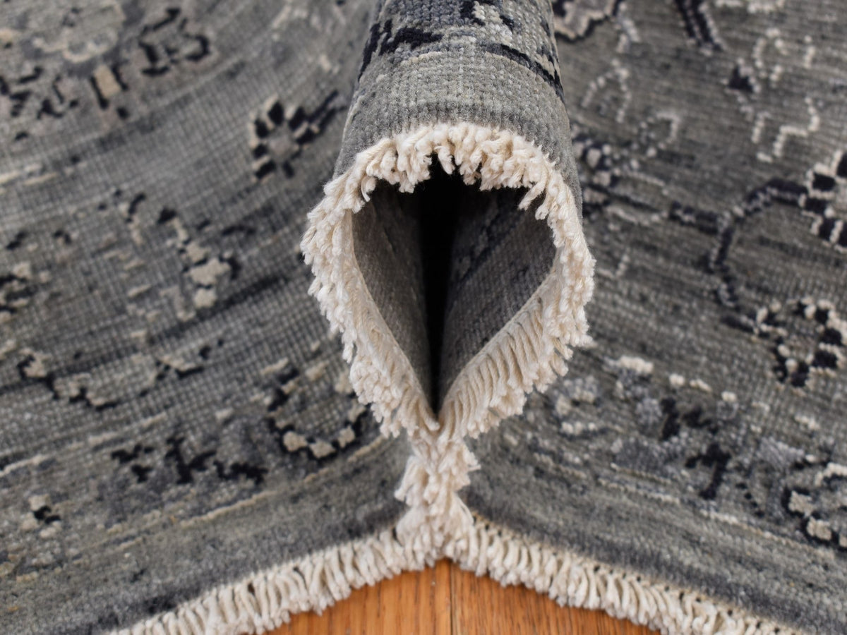 Transitional hand-knotted wool/silk rug in Gray, 8'3" x 10'1" — SKU O087055 (view 6)