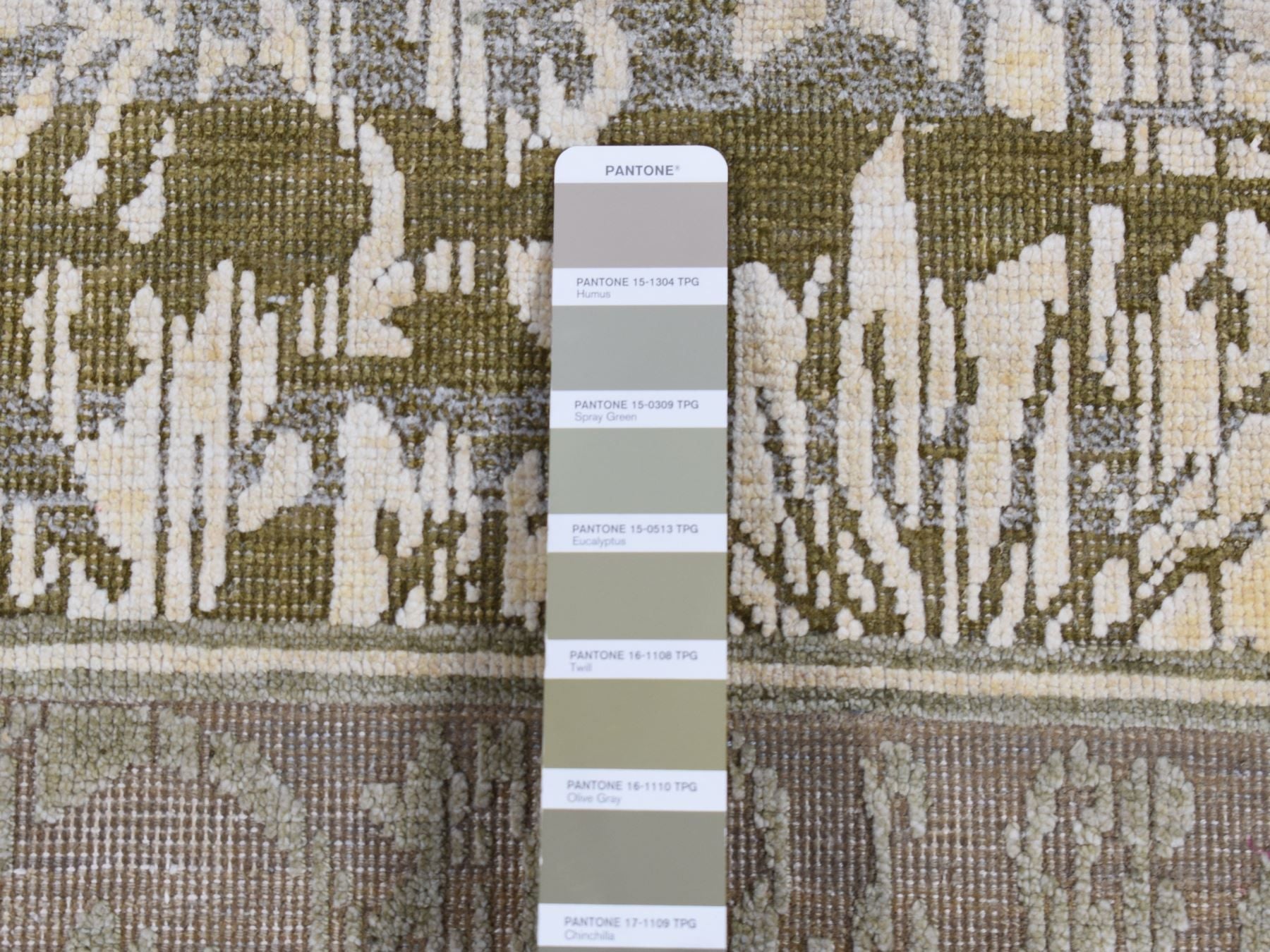 Wool / Silk hand-knotted wool/silk rug in Green & Gray, 8'9" x 12'1" — SKU O087071 (view 7)