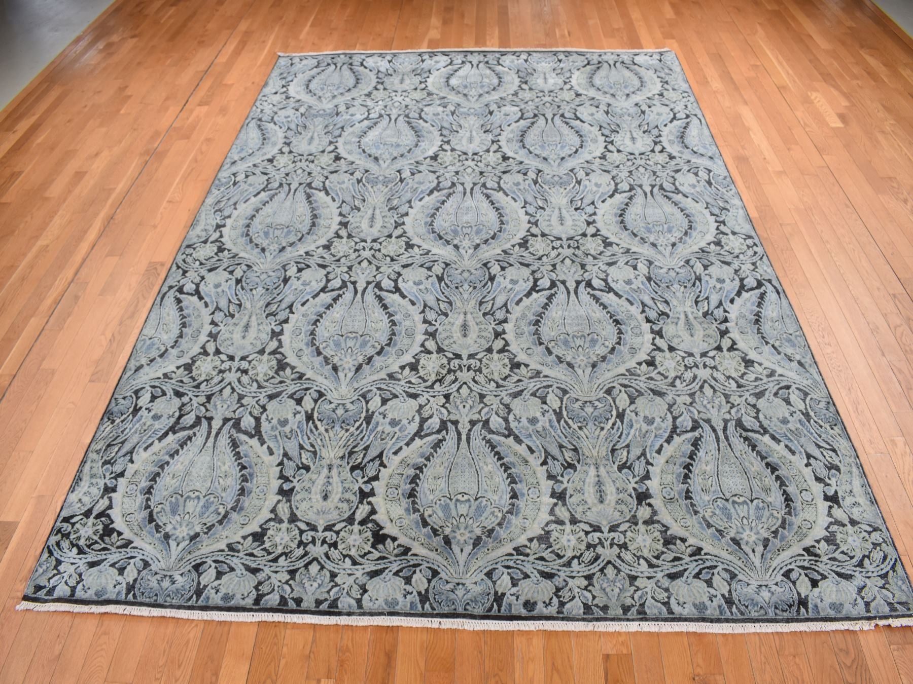 Wool / Silk hand-knotted wool/silk rug in Gray, 9' x 12'2" — SKU O087072 (view 2)