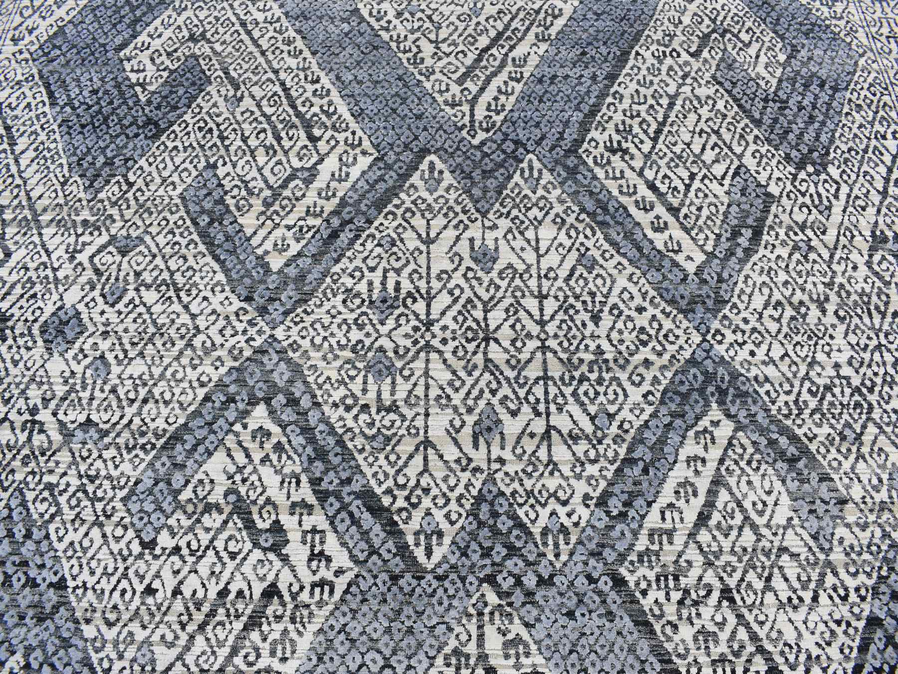 Silk hand-knotted wool/silk rug in Ivory, 9' x 12'3" — SKU O087079 (view 8)