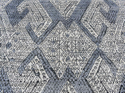 Silk hand-knotted wool/silk rug in Ivory, 9' x 12'3" — SKU O087079 (view 8)