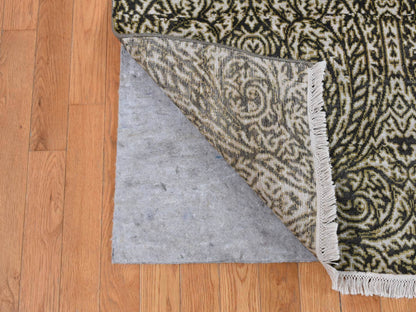 Modern / Contemporary hand-knotted wool/silk rug in Gray, 8'8" x 12'3" — SKU O087081 (view 4)