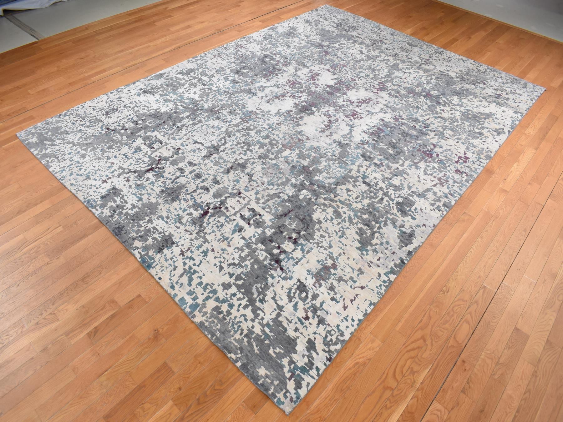 Modern / Contemporary hand-knotted wool/silk rug in Gray, 9'10" x 13'7" — SKU O087086 (view 3)