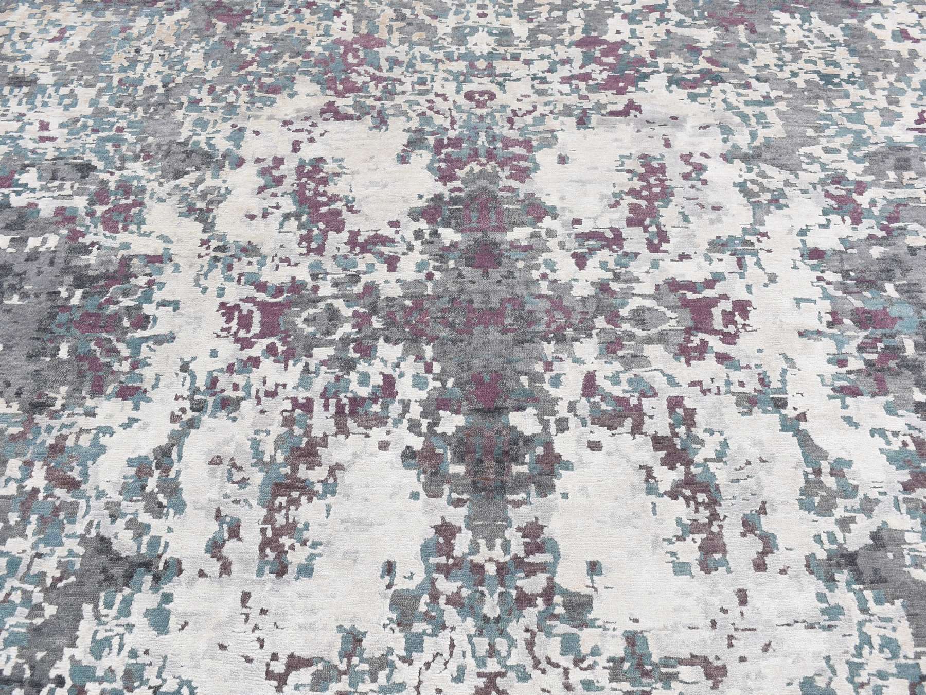 Modern / Contemporary hand-knotted wool/silk rug in Gray, 9'10" x 13'7" — SKU O087086 (view 8)