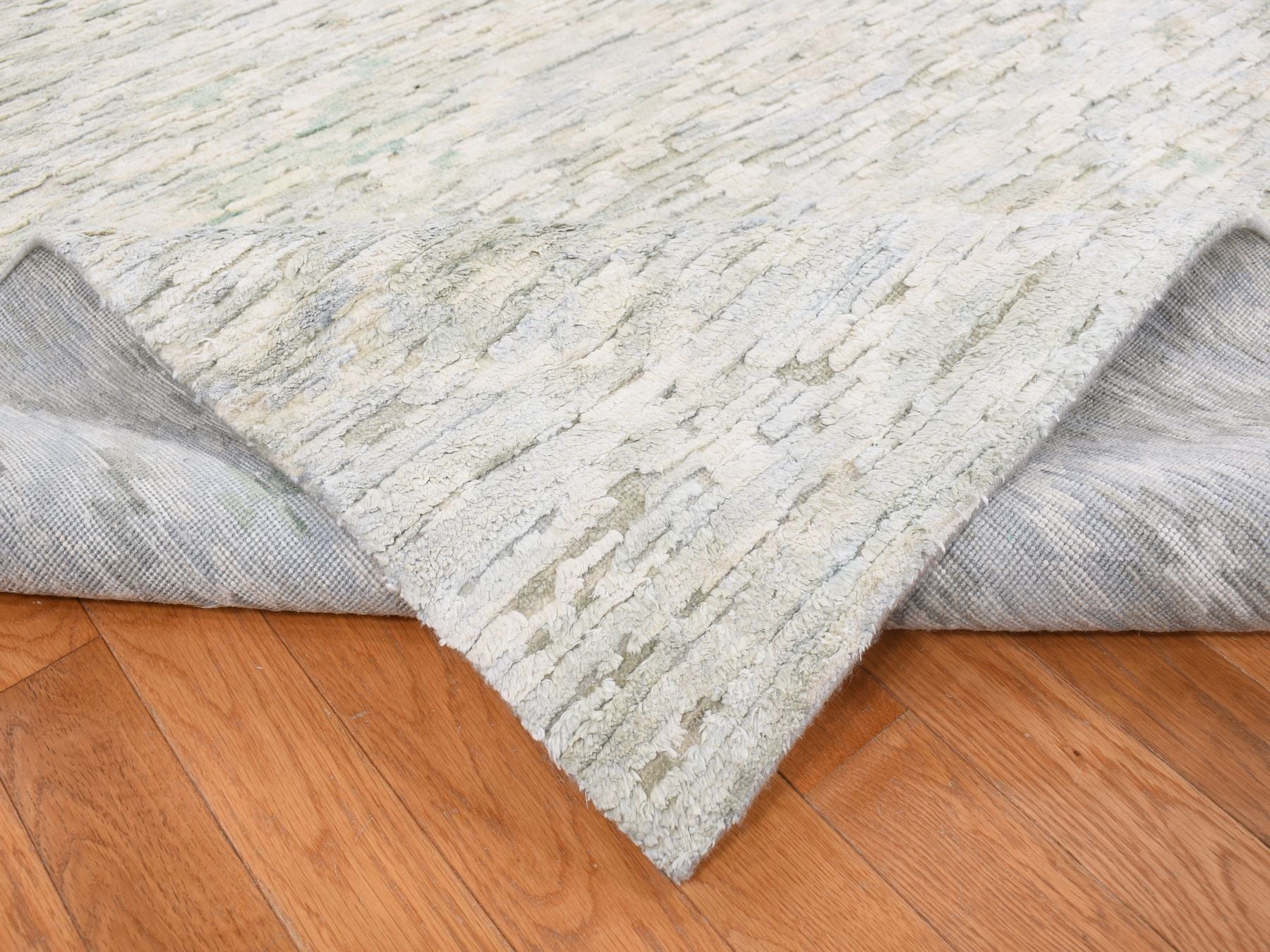 Modern / Contemporary hand-knotted wool/silk rug in Ivory, 9'10" x 14' — SKU O087087 (view 5)