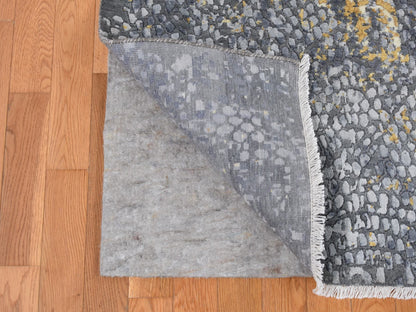 Transitional hand-knotted wool/pure silk rug in Gray, 9' x 11'10" — SKU O087089 (view 4)