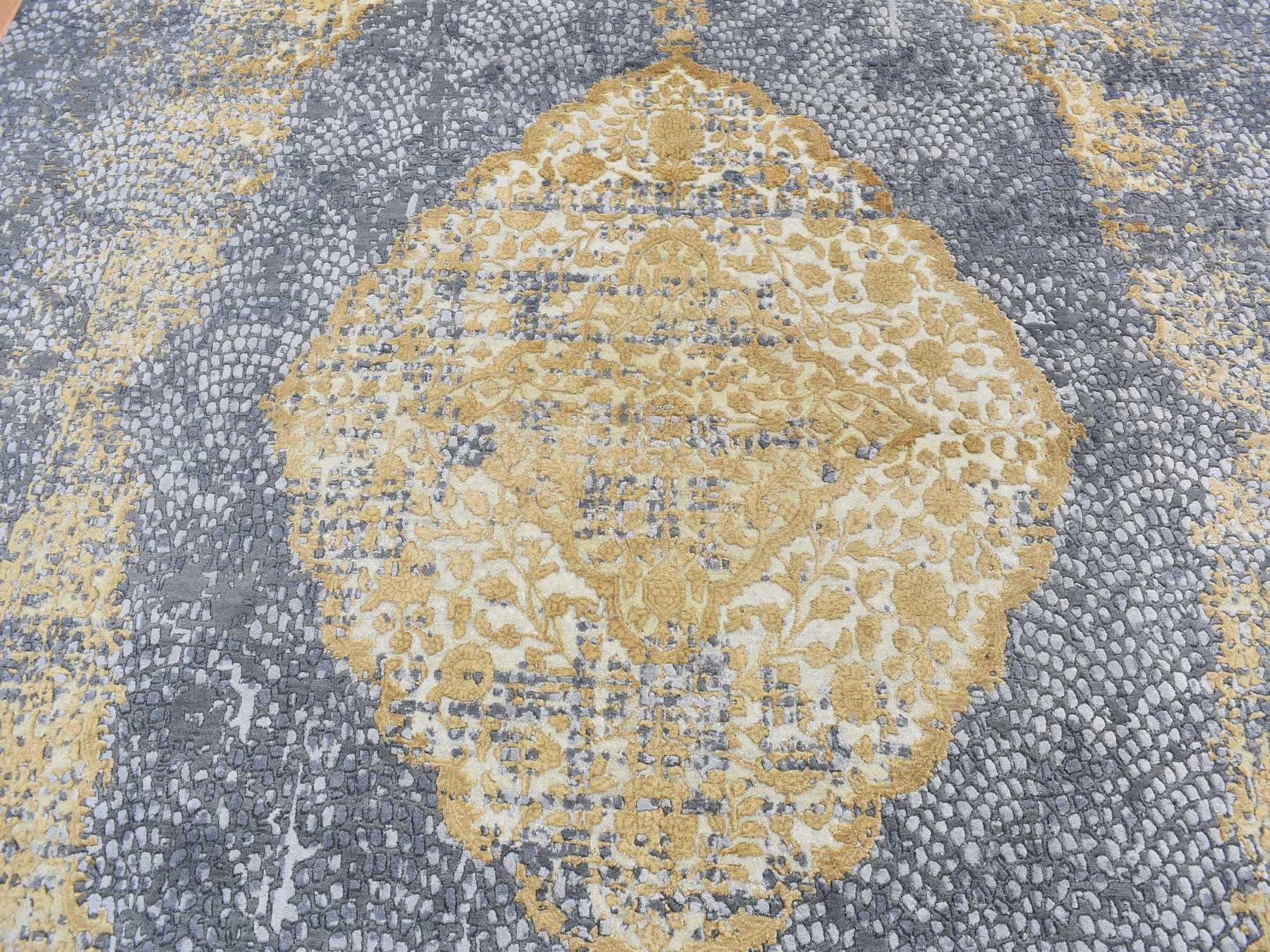 Transitional hand-knotted wool/pure silk rug in Gray, 9' x 11'10" — SKU O087089 (view 8)