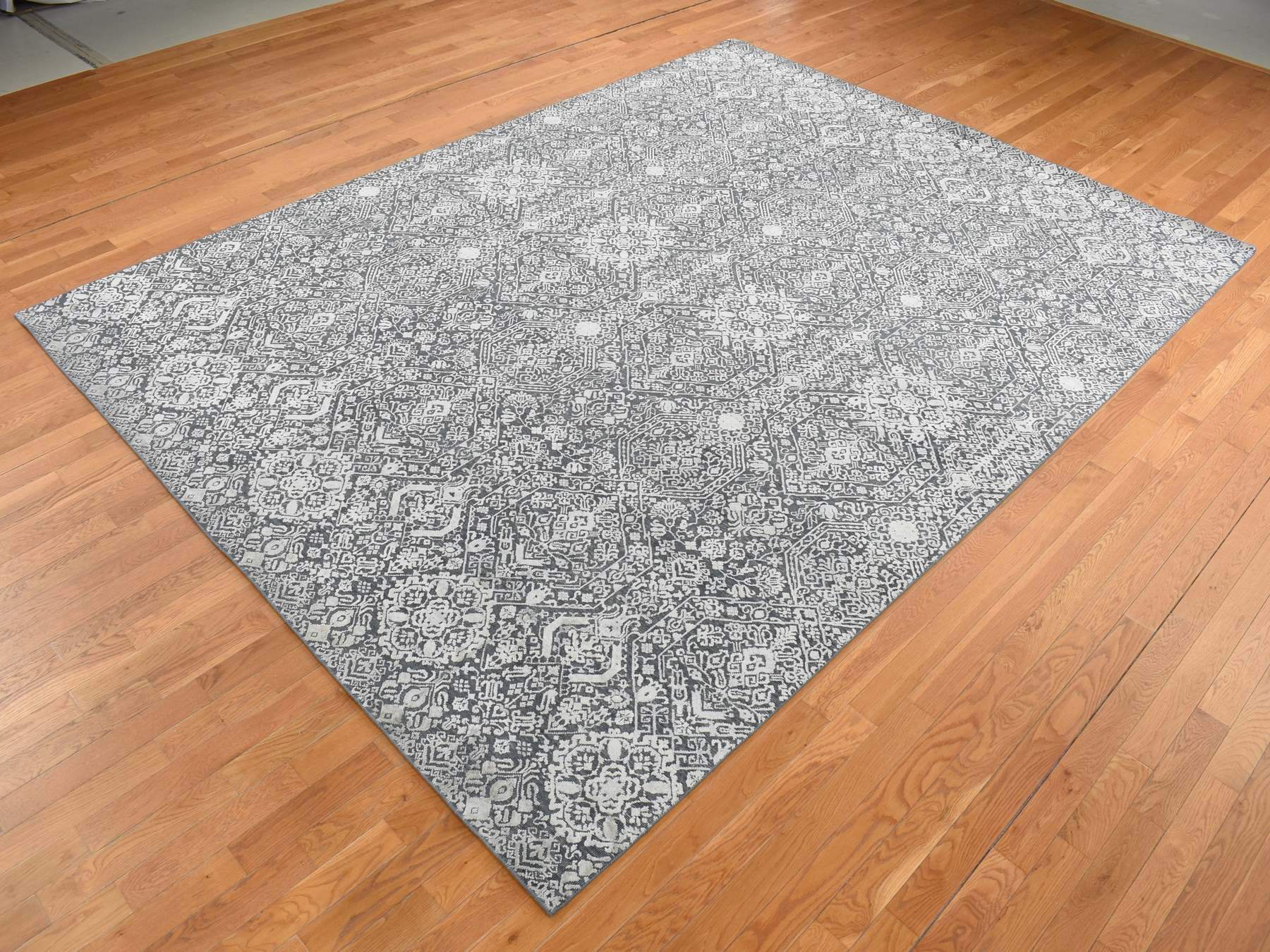 Modern / Contemporary hand-knotted wool/silk rug in Gray, 9' x 12'2" — SKU O087094 (view 3)