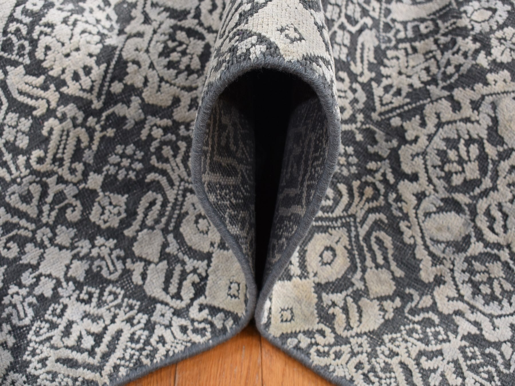 Modern / Contemporary hand-knotted wool/silk rug in Gray, 9' x 12'2" — SKU O087094 (view 6)