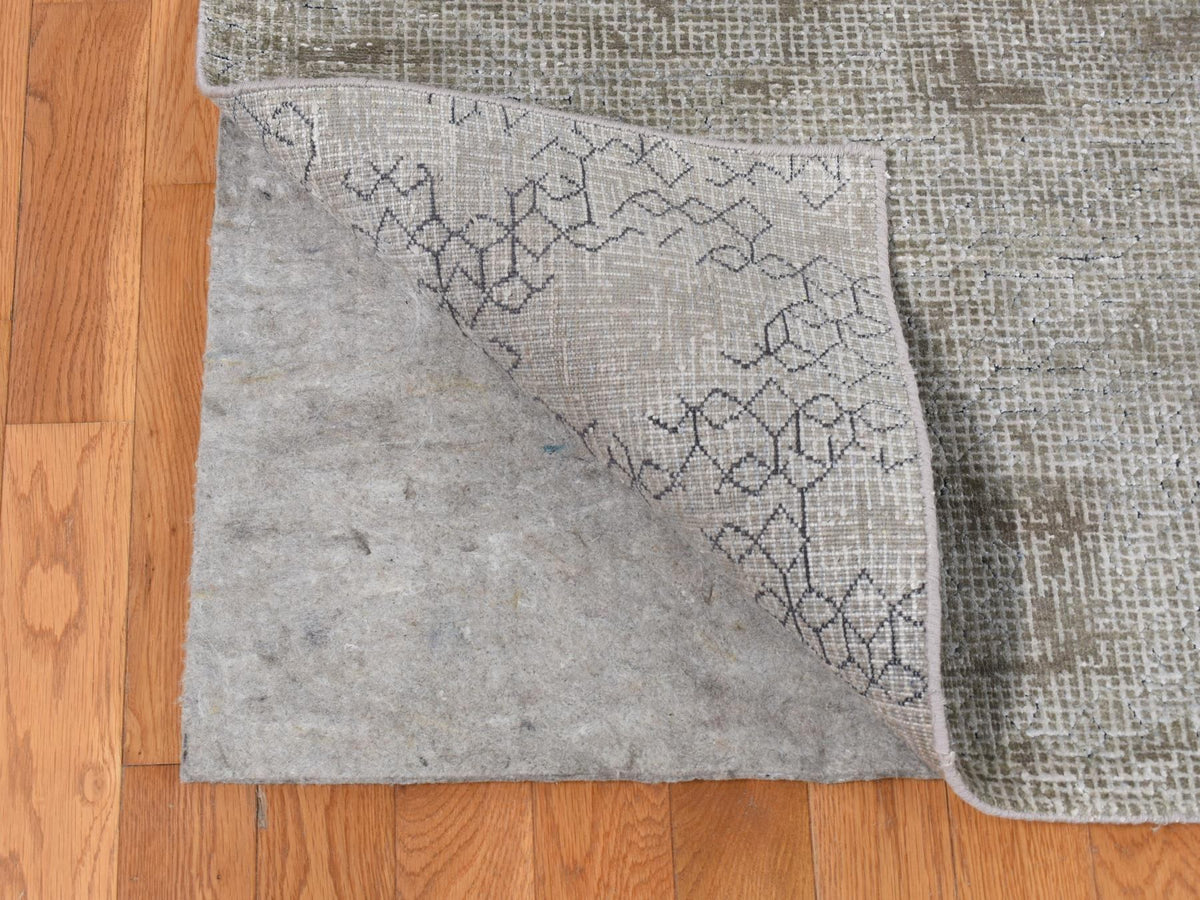 Modern / Contemporary hand-knotted wool/silk rug in Gray, 9' x 12' — SKU O087096 (view 4)