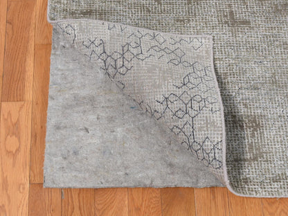Modern / Contemporary hand-knotted wool/silk rug in Gray, 9' x 12' — SKU O087096 (view 4)